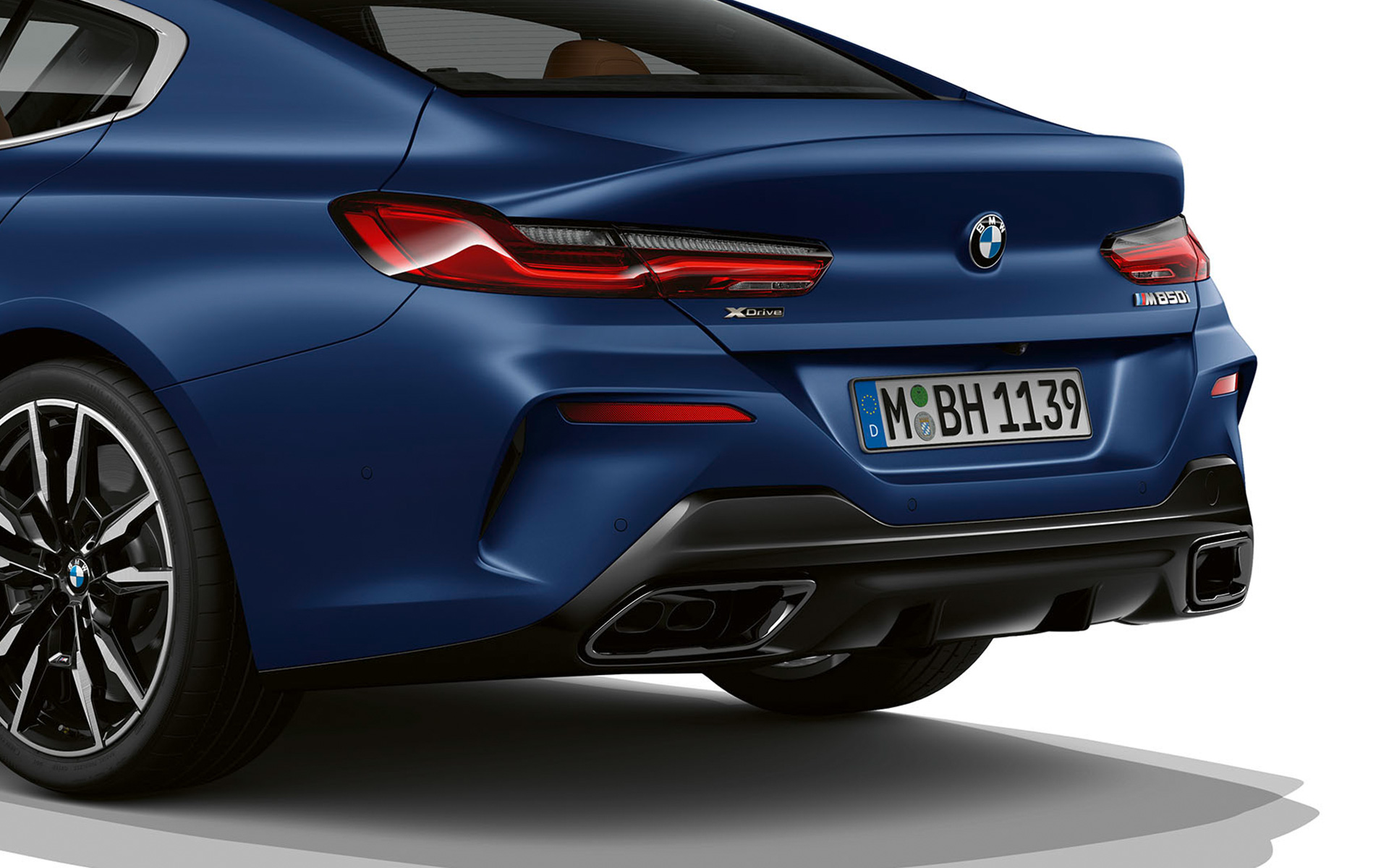 BMW M850i xDrive Gran Coupé G16 LCI Facelift 2022 three-quarter rear view rear section in detail